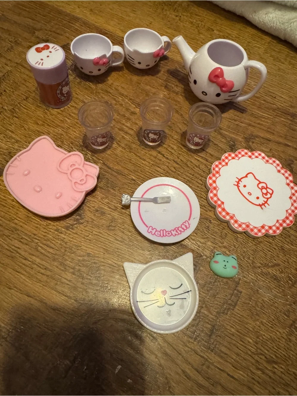 Hello kitty tea set & kitchen accessories for American Girl Dolls 18 inch dolls